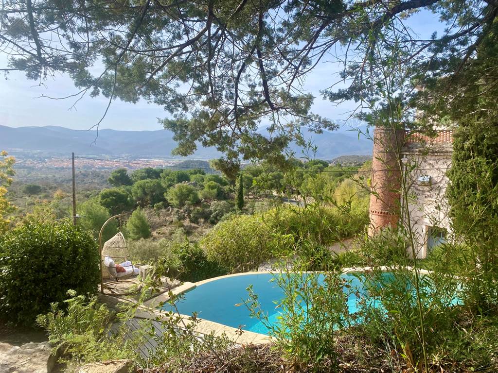 Piscine à débordement avec vue