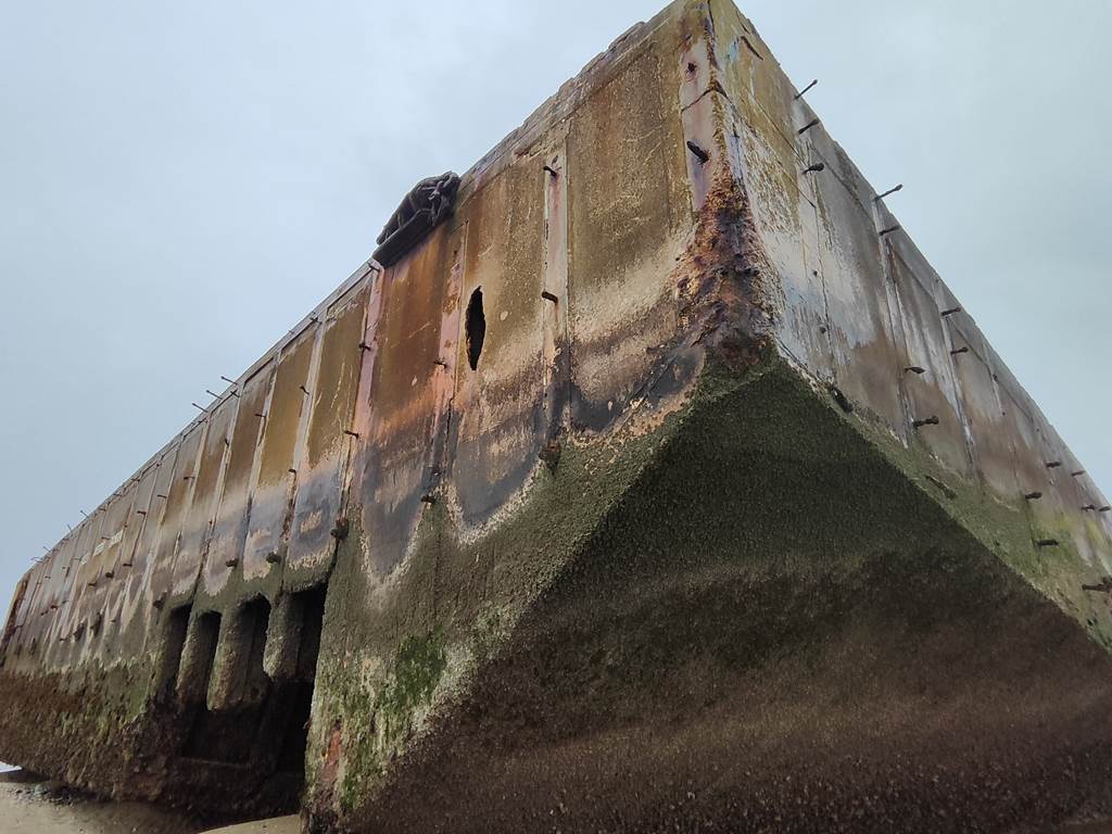 Arromanches-les-Bains-vestiges-fortifications-musée-bunkers-mémorial-de-Caen