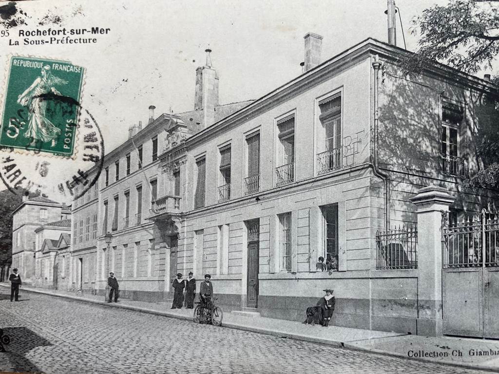 location tourisme et cure ancienne sous préfecture près maison Pierre Loti à Rochefort sur mer