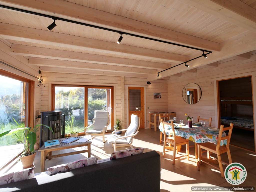 ecogite-chorges-hautes-alpes-chalet-lumineux