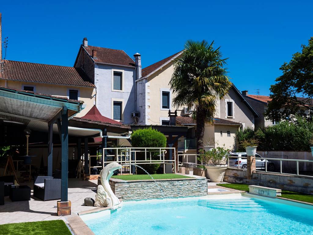 Piscine vue arrière 1