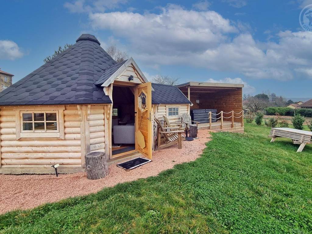 Séjour insolite avec spa privatif près de Roanne