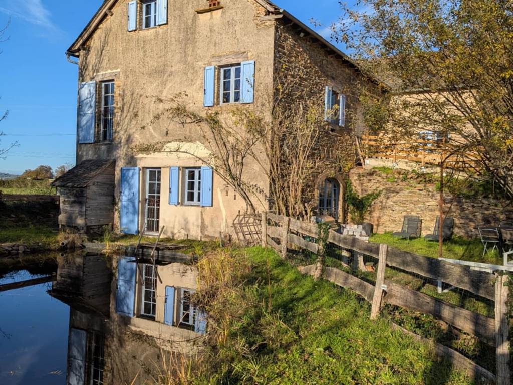 maison-hotes-reflet-etang-ancienne-ferme-nature-centres-aveyron-saisonnee.jpg