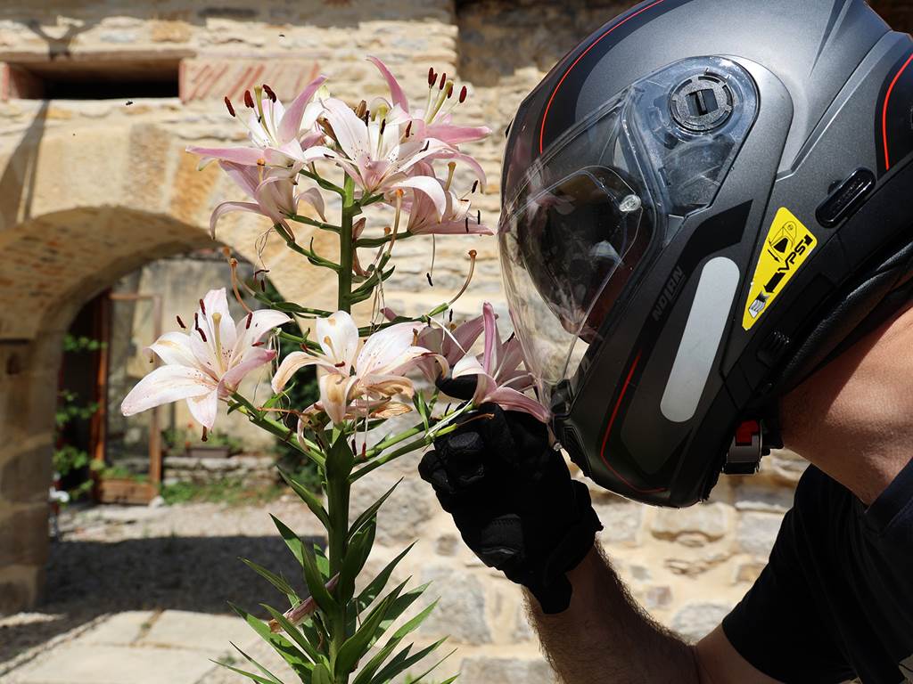 Séjour moto au Château de Saint-Chamarand : profitez d'un garage sécurisé et d'un cadre historique unique pour votre groupe de motards dans le Lot.