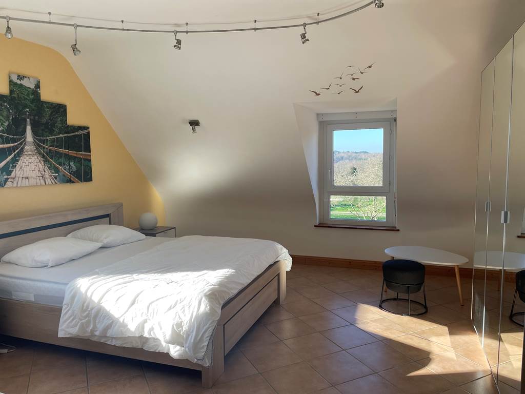 chambre-familiale-confortable-gite-baden-bretagne-vacances-famille