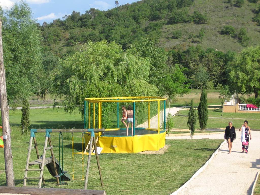 Village de gites avec trampoline