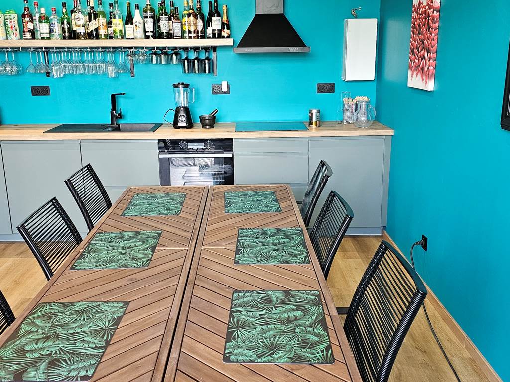 La salle des repas Chambre d'hôtes Abaca Colors Biarritz Bayonne Ondres Capbreton