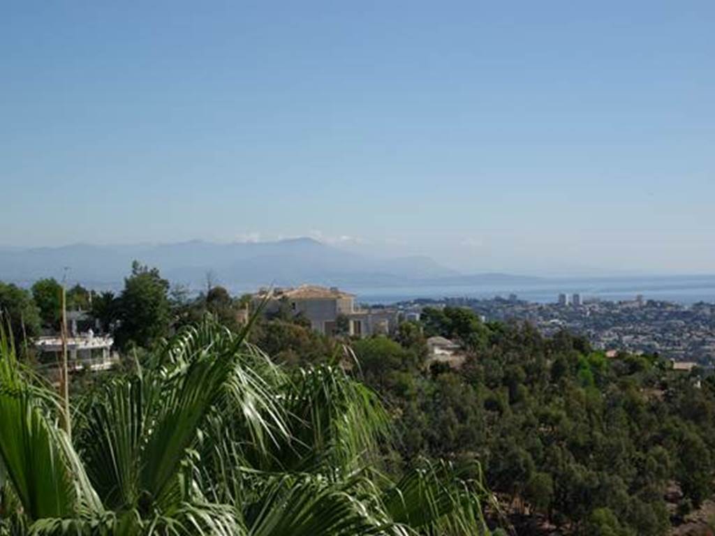 chambre vue colline  villa cannes