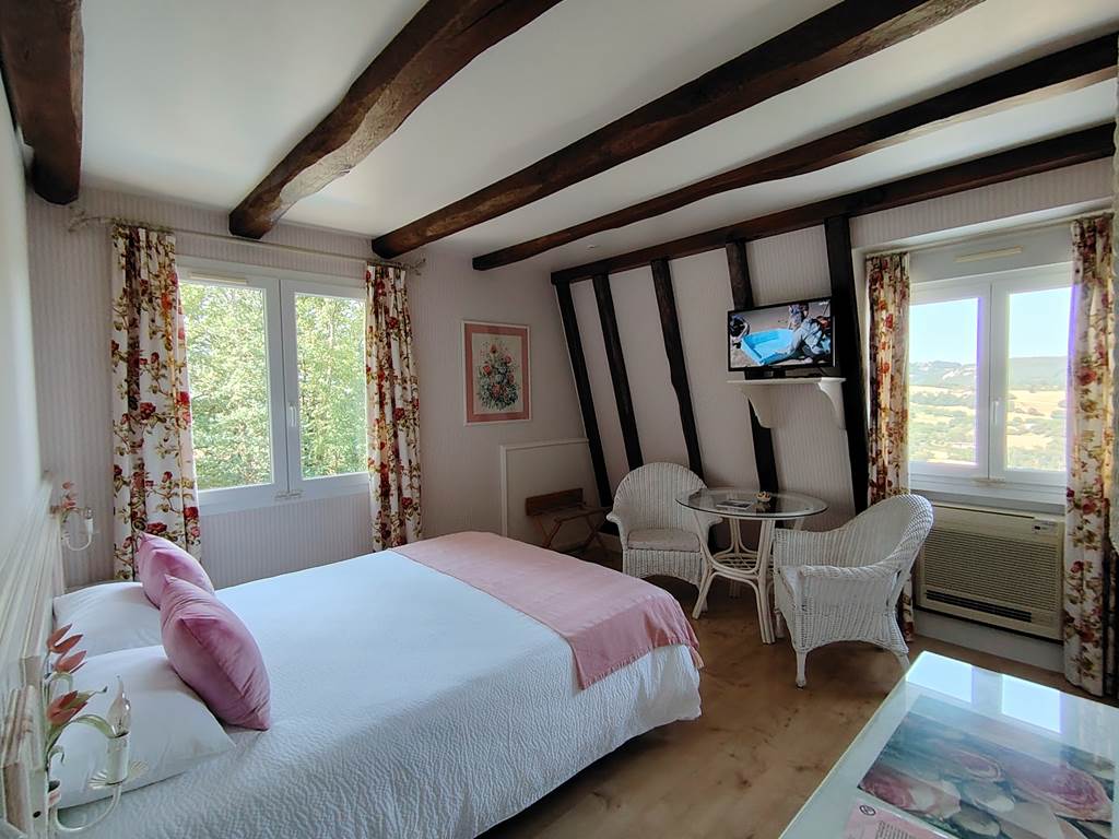 Villa Ric, chambres climatisées proche Rocamadour, Padirac, Loubressac, Autoire