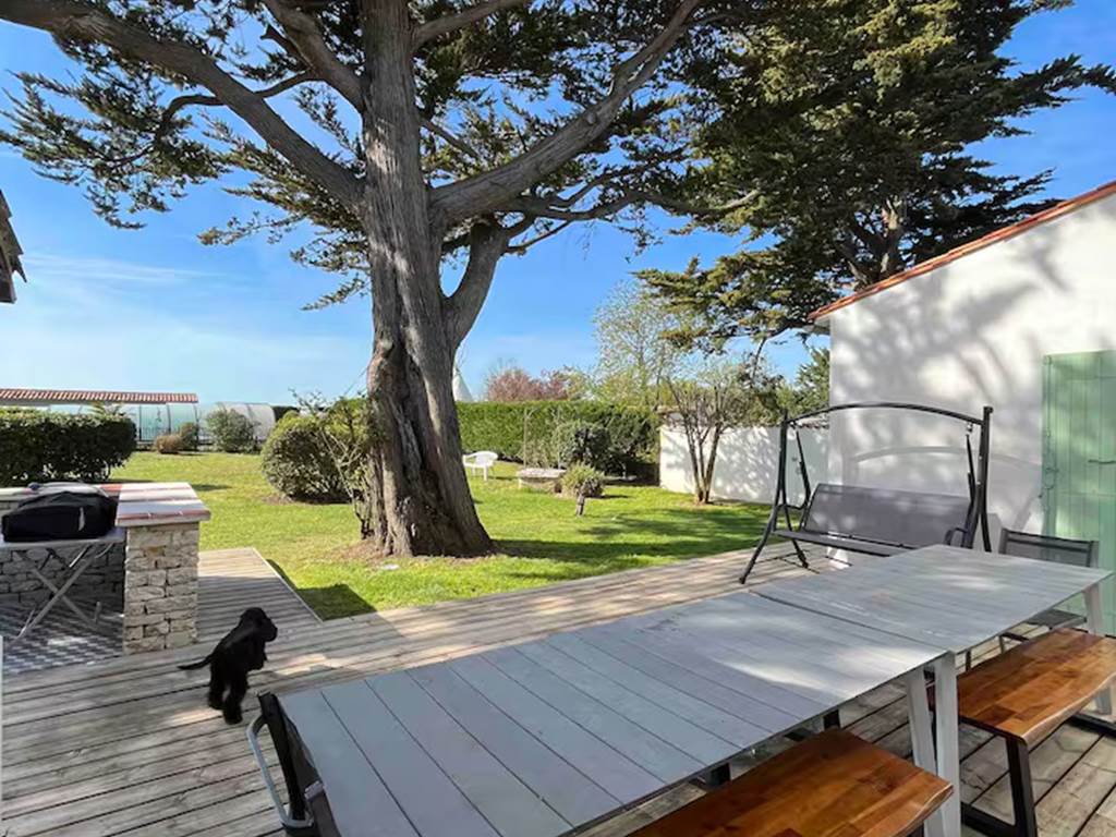 Grande Maison = Terrasse et grande tablée