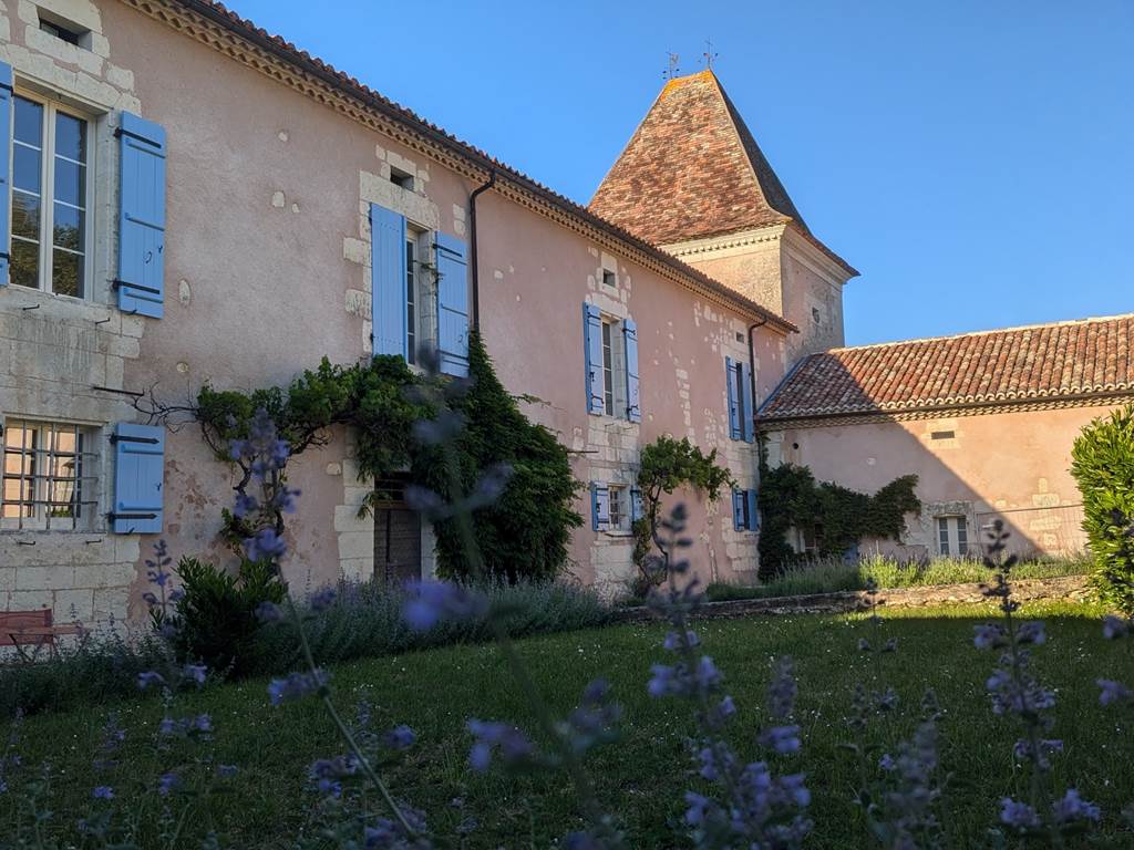 La chartreuse vue de la cour intérieure