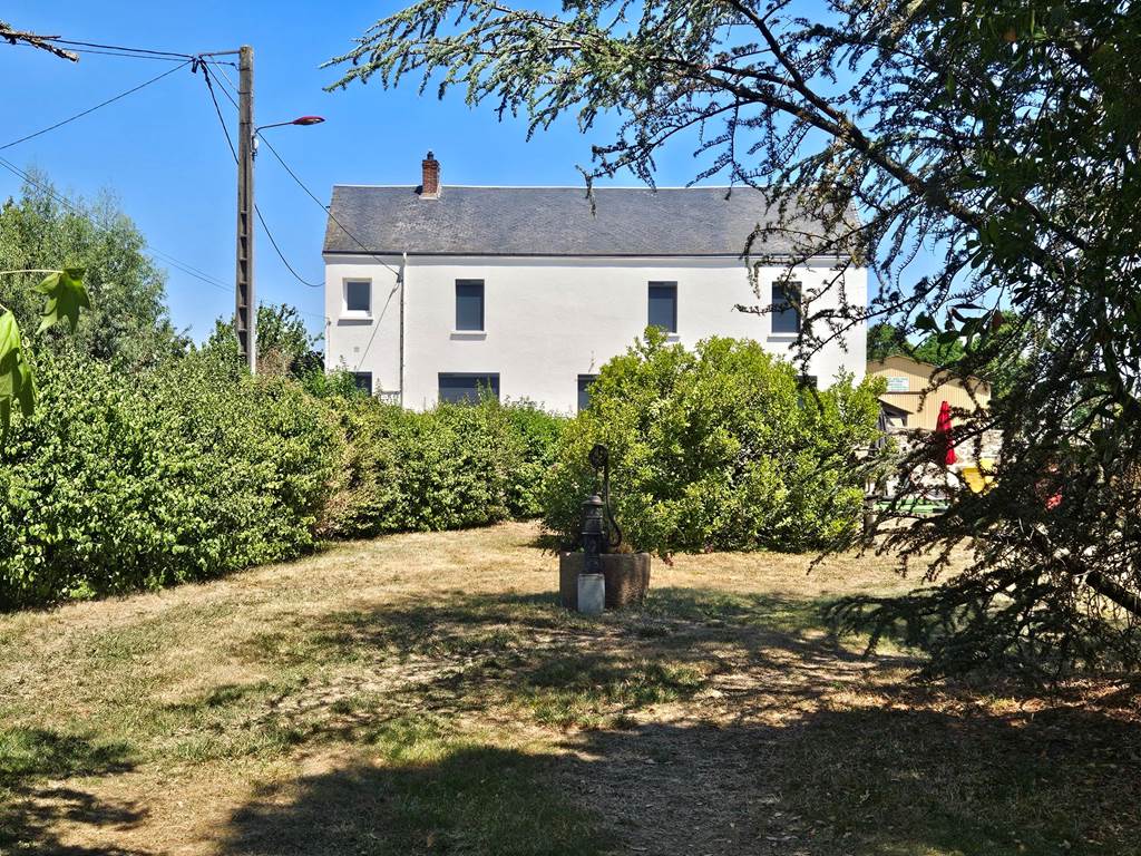 Le Quai d'Neuf — Gîte de groupe en Creuse (15 personnes) - vue jardin