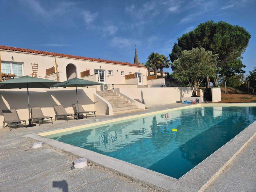 <img src="hebergement-hacienda-soubran.jpg"       alt="Hébergement cosy de L’Hacienda de Soubran pour 2 personnes"       title="Hébergement confortable de L’Hacienda de Soubran">