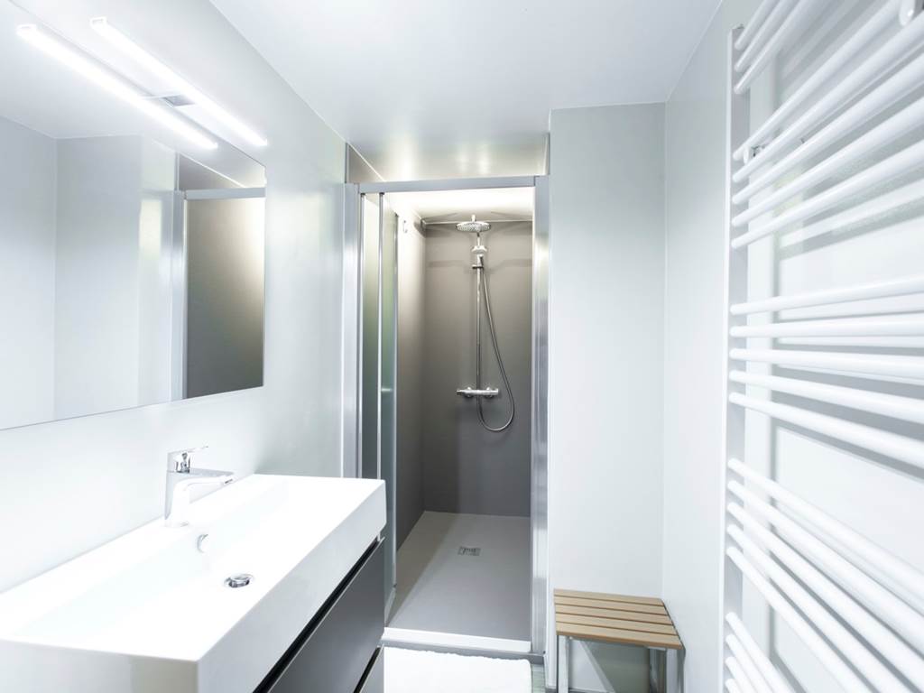 Une des 2 salles de bain du gîte "Moulin"