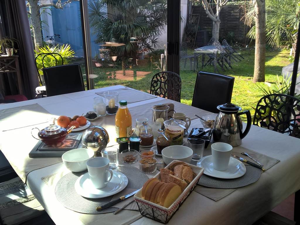 Petit déjeuner dans la véranda