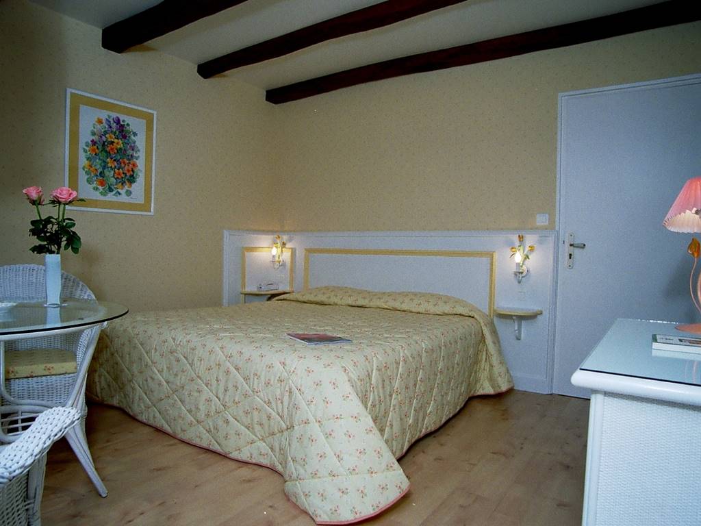Villa Ric, chambres confortable et climatisées à Saint-Céré proche Rocamadour, vue nature
