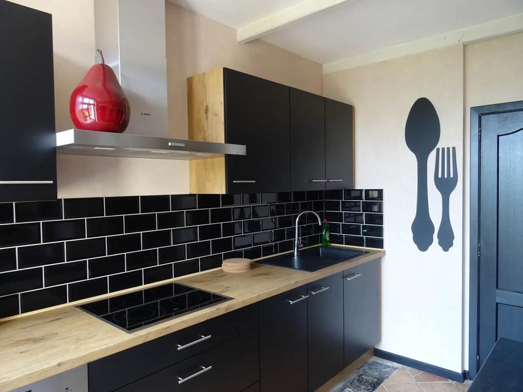 Cuisine récente bien équipée