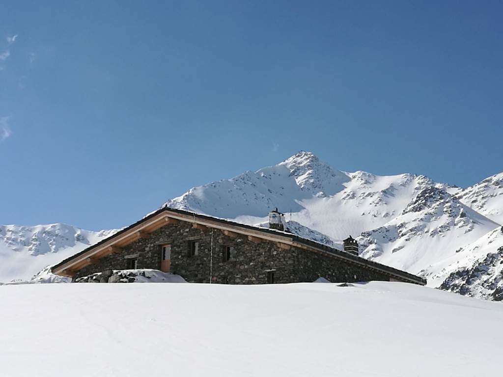 Le refuge de Terre Rouge dans le fond de vallée de Valmeinier