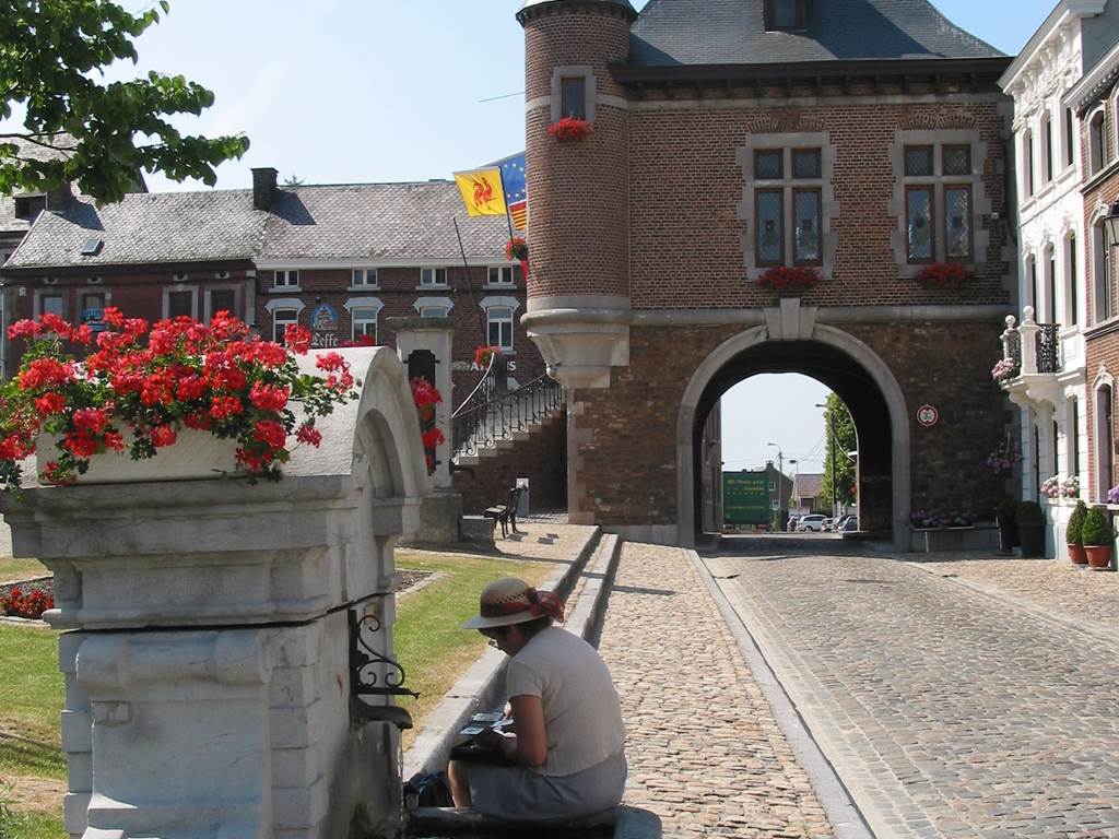 Clermont-sur-Berwinne_Place_fontaine©MT Pays de Herve