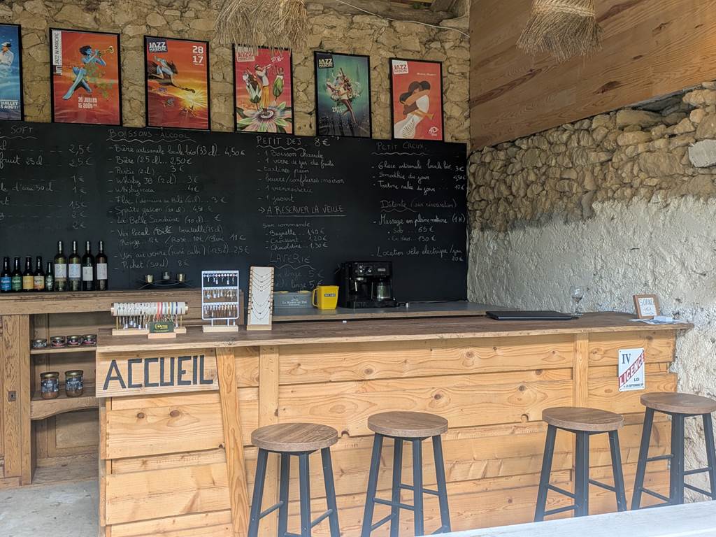 Domaine_de_Calabel©_Pouylebon_vacances_buvette_gers