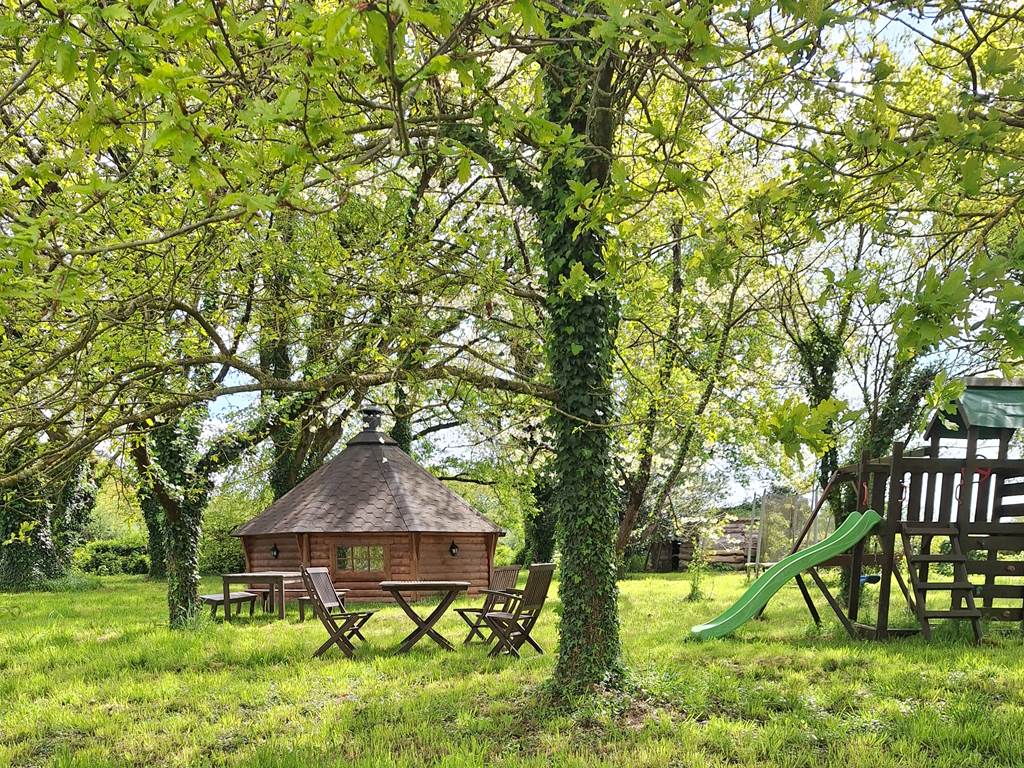 kota-hebergement-insolite-jardin-nature-bretagne.jpg