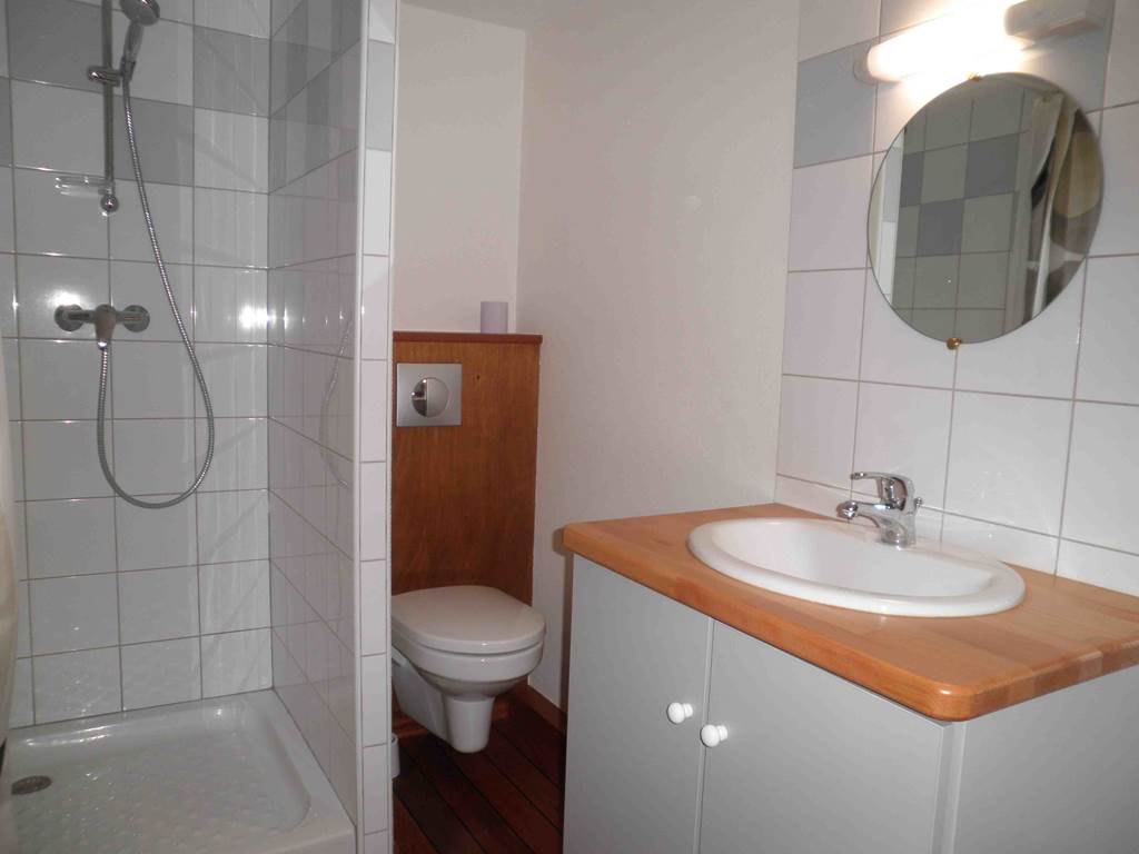 salle de bain à l'étage