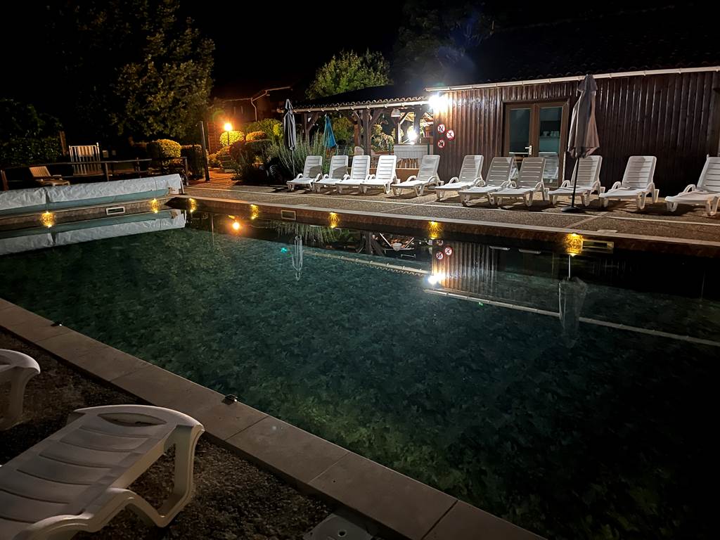 gîtes et piscine commune en Dordogne