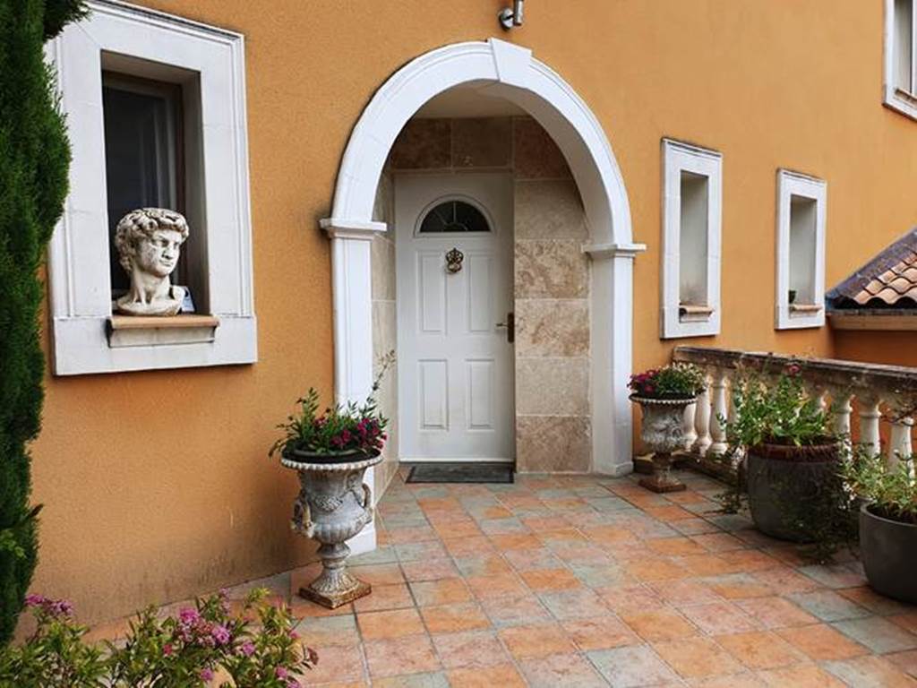 Entrée maison d'hôtes