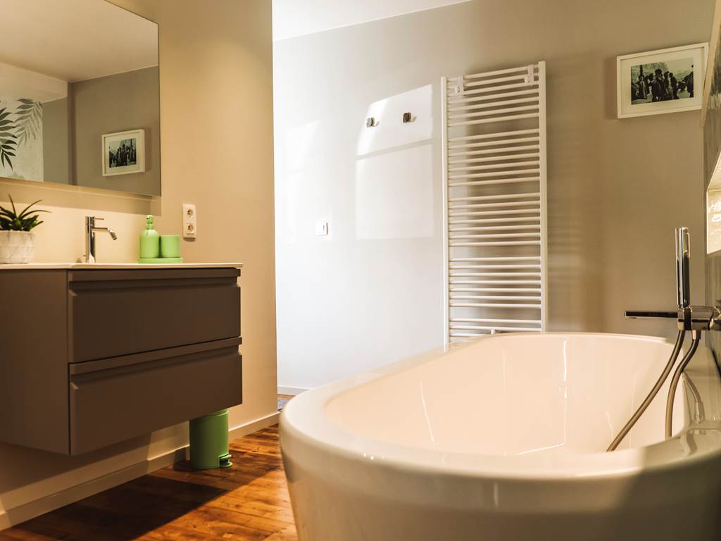 Gi^te Maud Neuprez. 10-25 BOOKING HD-6