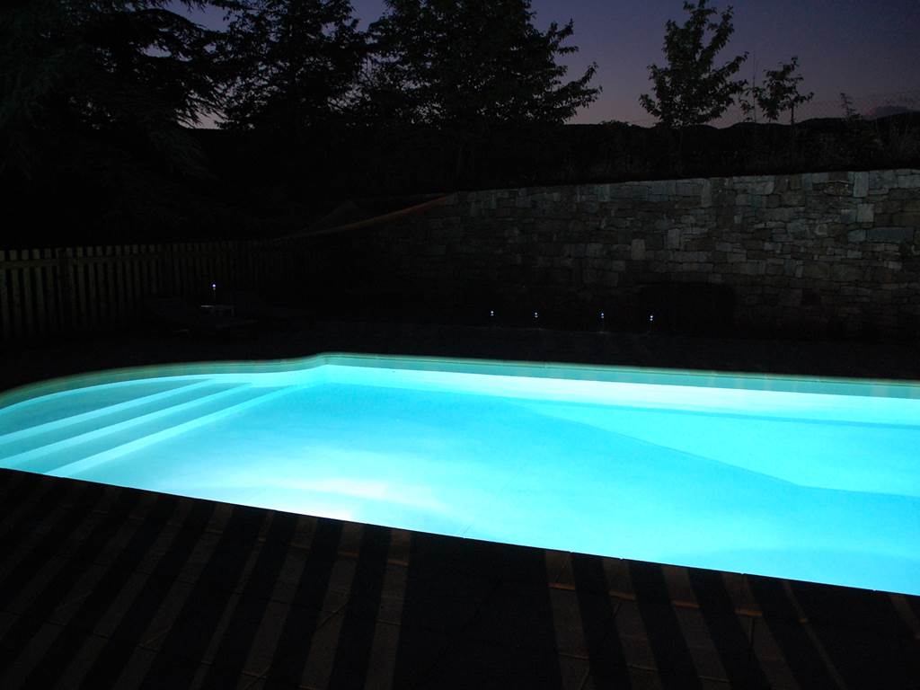 Piscine de nuit au Cellier des Amis