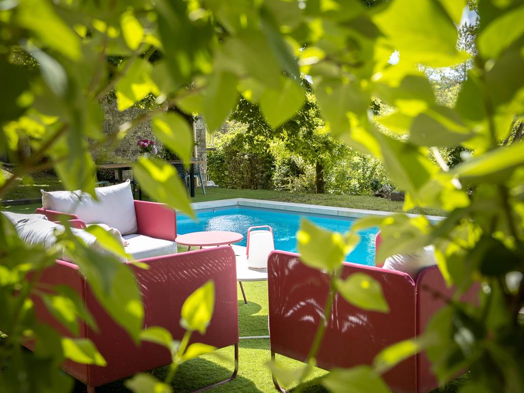 domaine-sainte-raffine-piscine-jardin