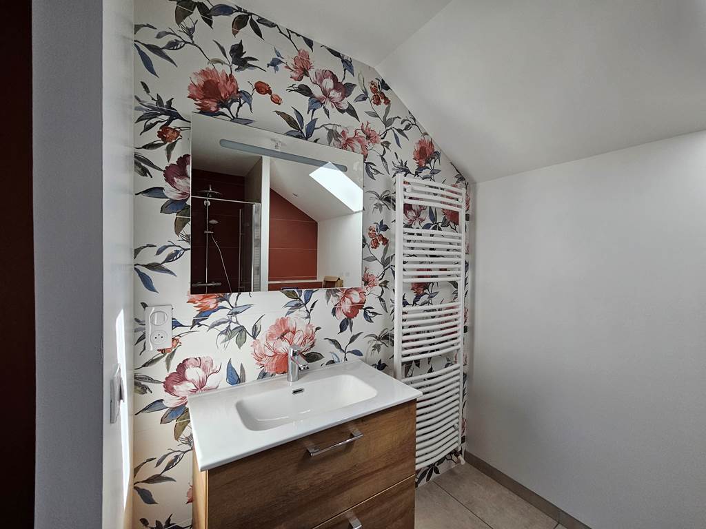 Gîte le Granit des Champs - Mainsat - Chambre double 1er étage avec salle d'eau