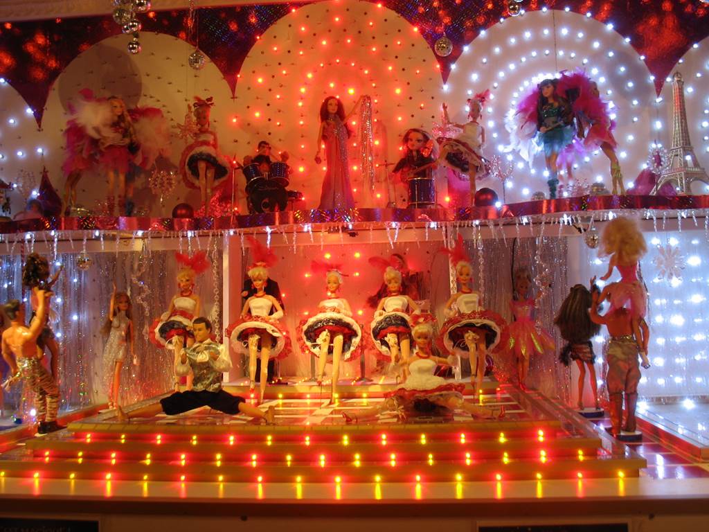 Spectacle d'automates au Moulin Rouge.