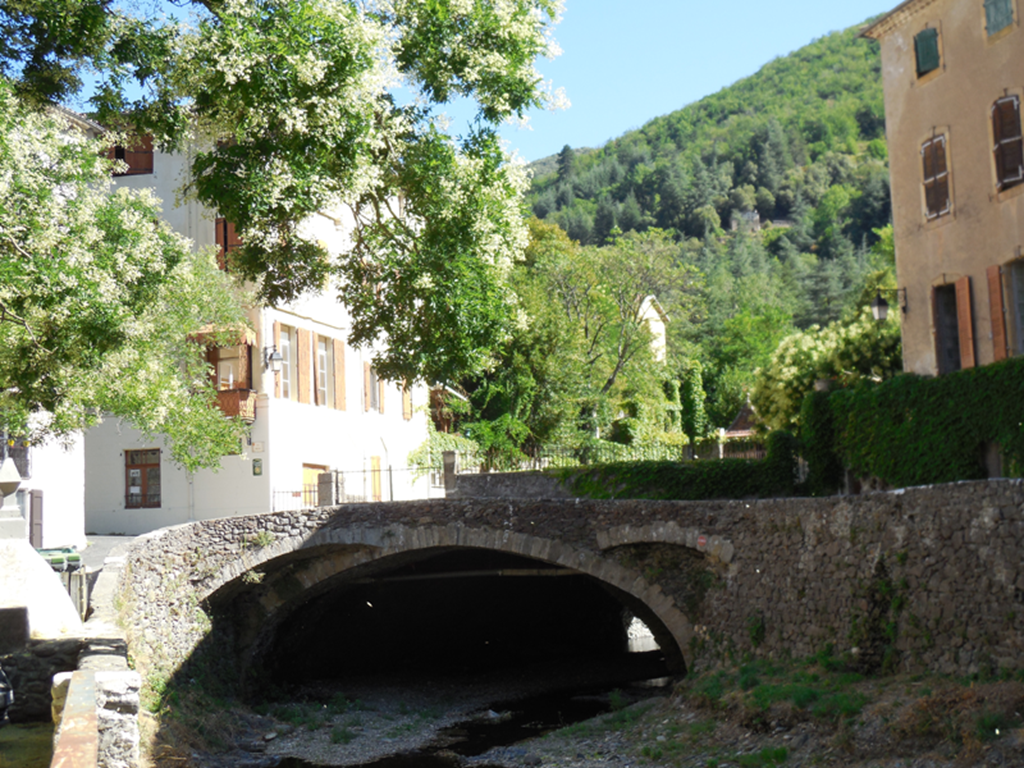maison vue de la rivière