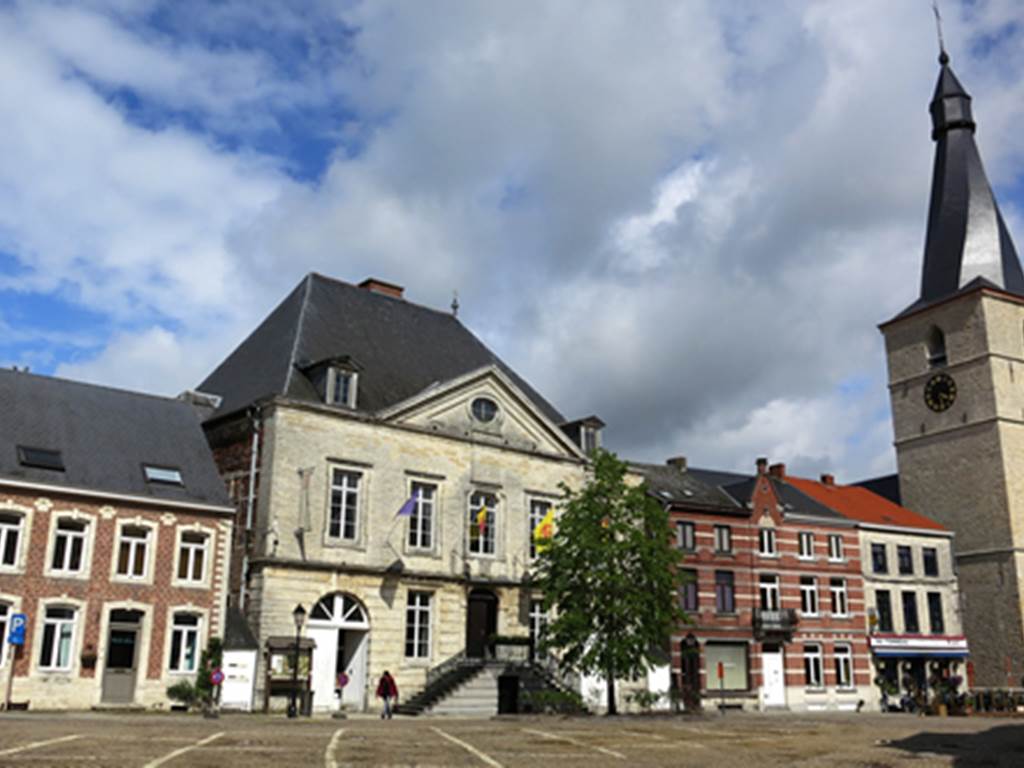 Jodoigne: la Chapelle du Marché et l'Hôtel des Libertés