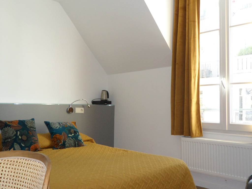 CHAMBRE 31 PARIS HOTEL JEAN BART