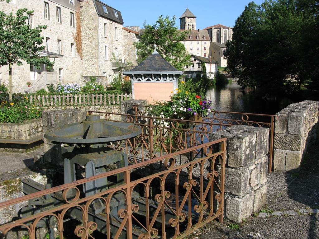 Eymoutiers : petite cité de caractère