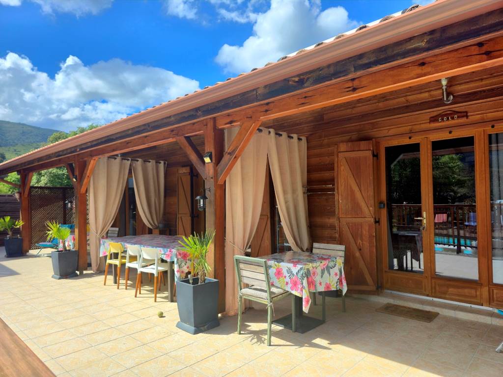 La terrasse des chambres Asco et Golo