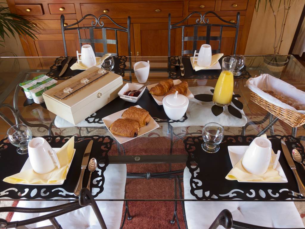 petit déjeuner bio et local comprit dans le prix de votre chambre
