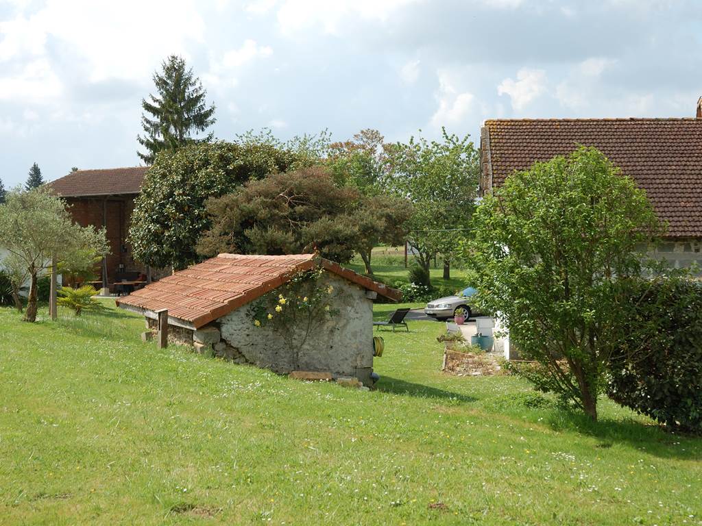 Bel emplacement aire camping car Doazit