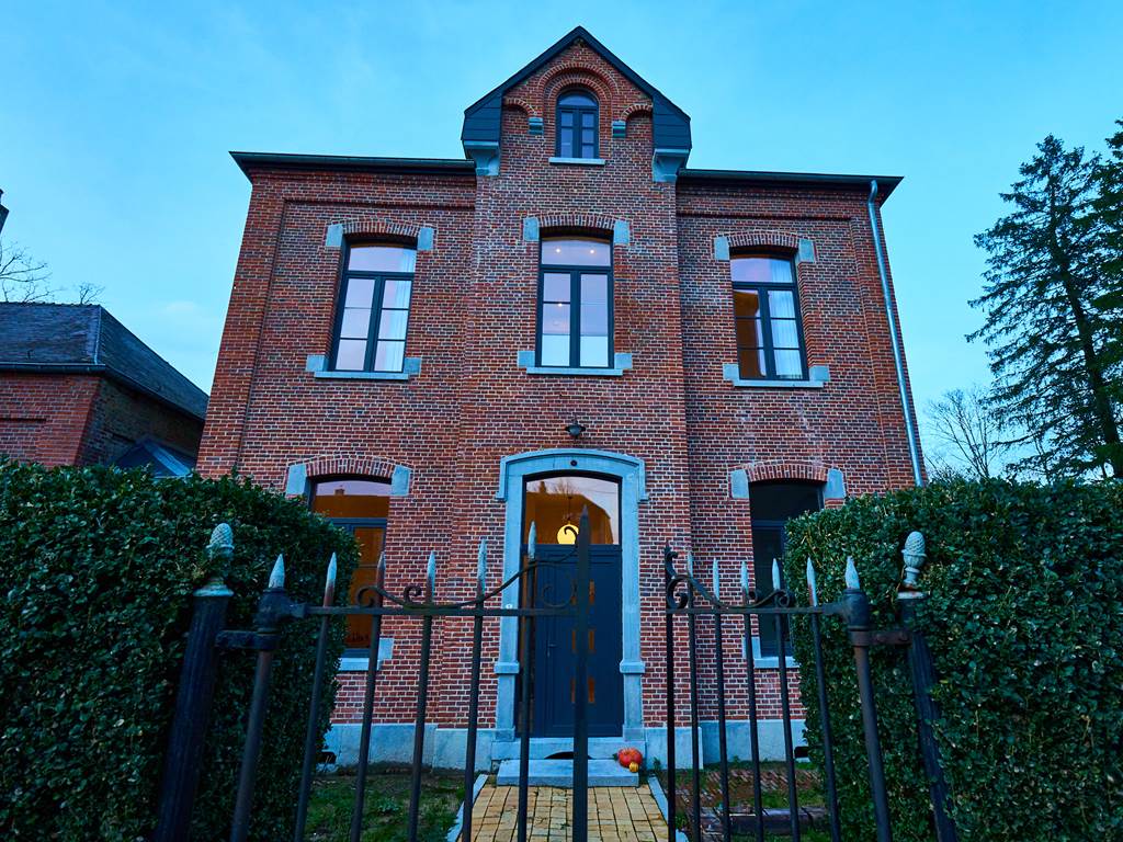 Facade La Cure