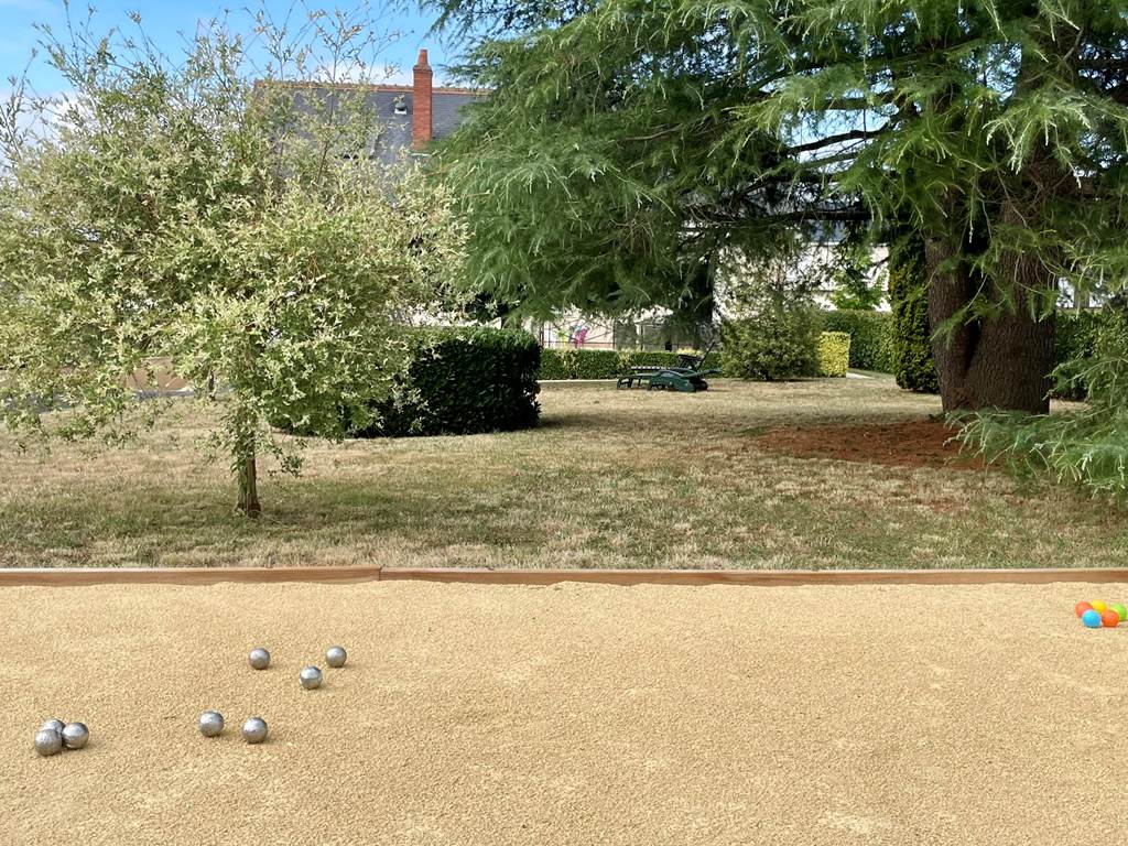 boulodrome et jardin