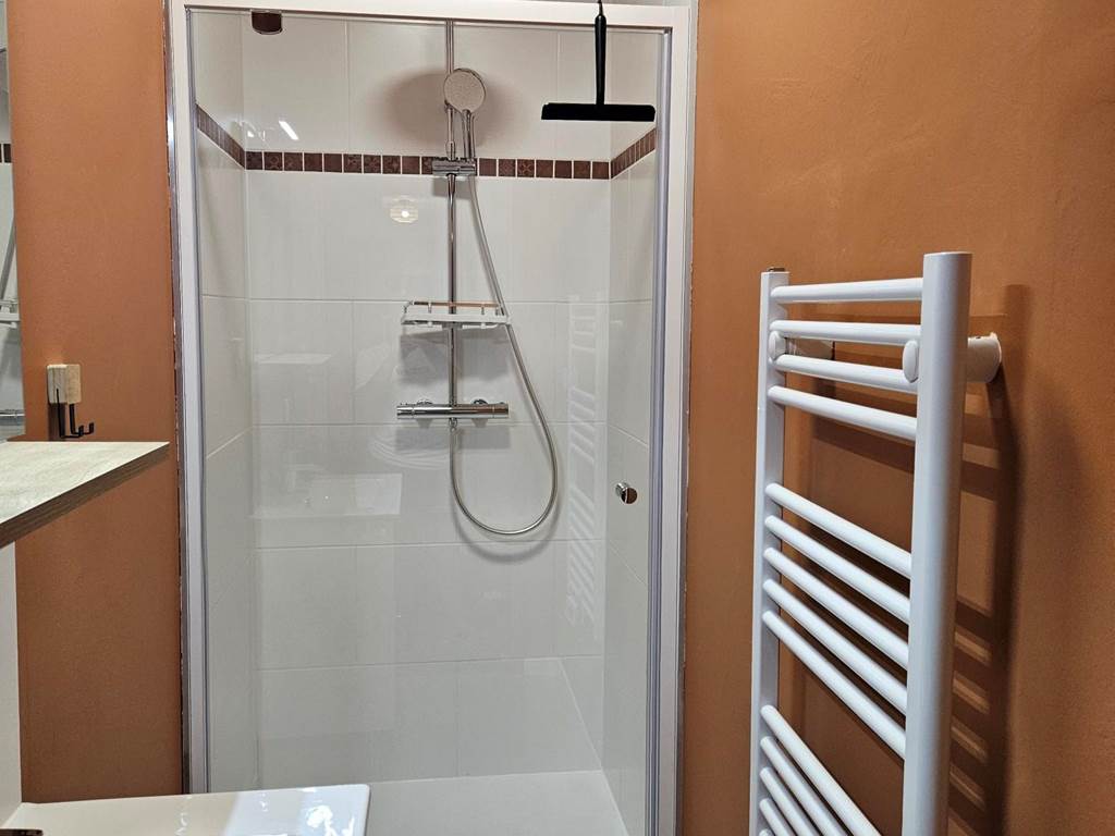 Le Quai d'Neuf — Gîte de groupe en Creuse (15 personnes) - Salle de douche à l'étage