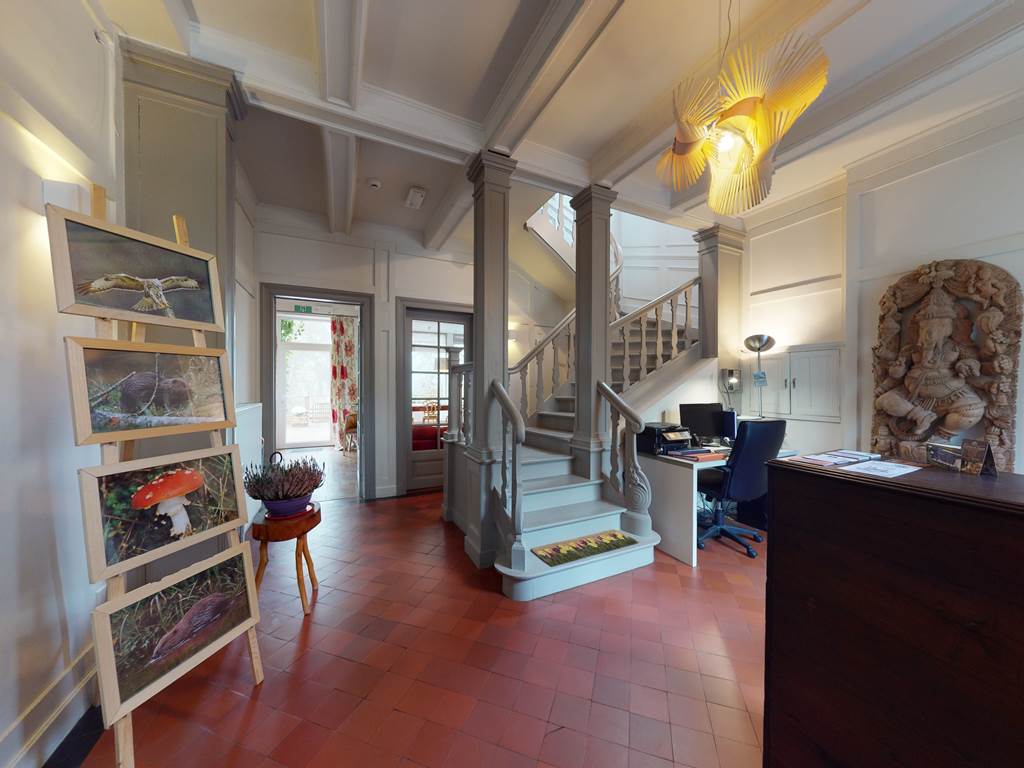 Les-Tilleuls-Bed-Breakfast-a-Vielsalm-Hall-d-accueil