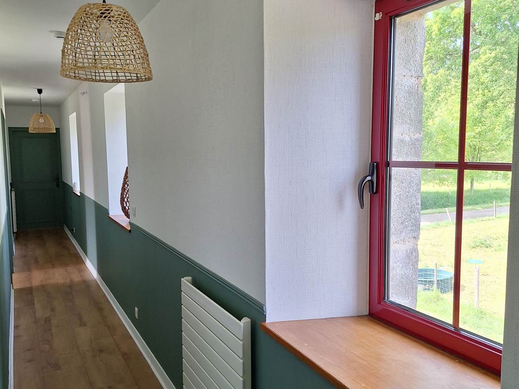 Couloir de nos 4 chambres doubles avec vue sur la nature