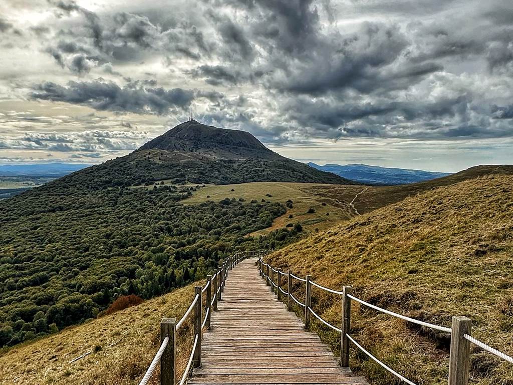 Gîtes Moréno Puy-de-Dôme Proche Vulcania Auvergne Sancy Tourisme Location de vacances Ski Montagne Lacs Volcans VTT randonnées