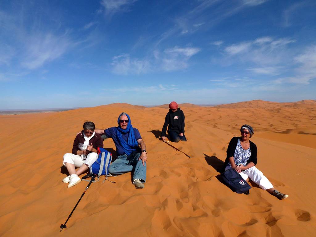 Pause pendant l'ascension de la grande dune