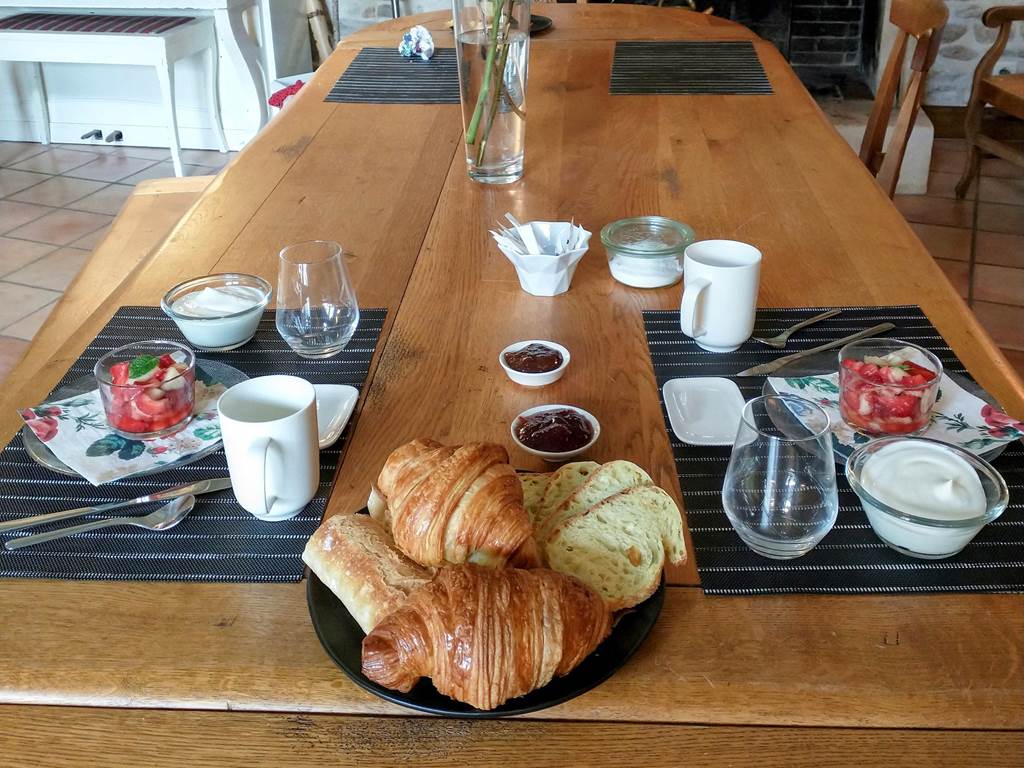 CHAMBRES-D'HÔTES-LE-PUITS-SAINTE-CLAIRE-Petit-Déjeuner