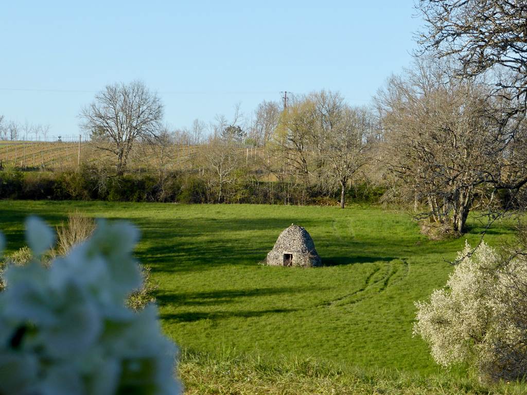 Borie en pierre sèche campagne les gites de fred en Dordogne