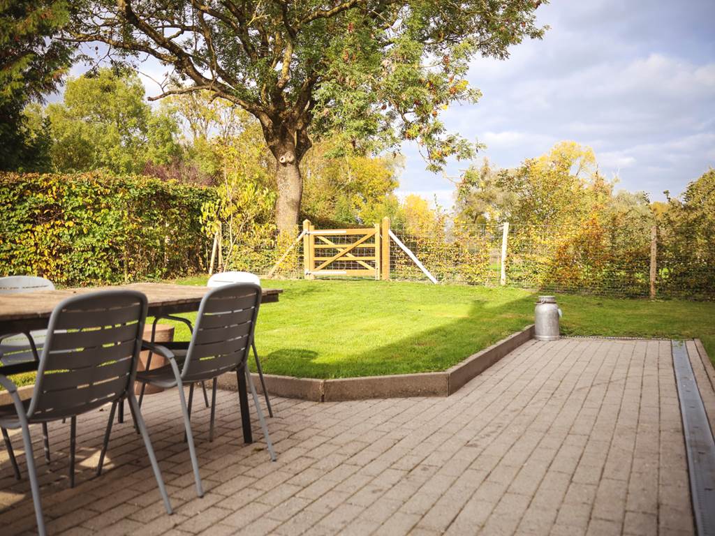 Gi^te Maud Neuprez. EXTERIEUR BOOKING 1600X1200-7